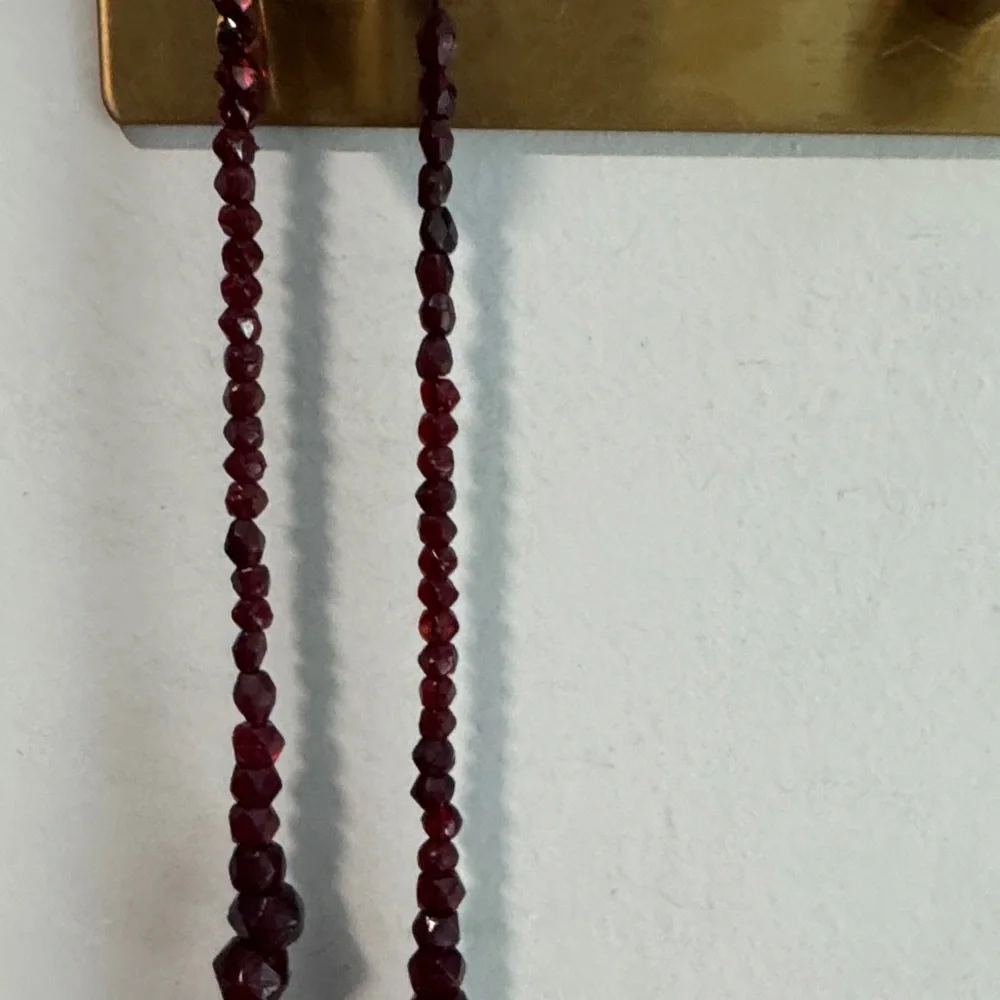 Vintage Beaded Necklace in Deep Red and Gold Toned Beads - Picture 5 of 8